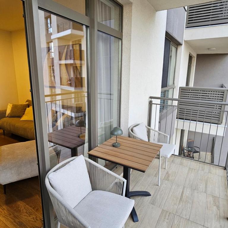 Downtown Belgrade Hostel and Apartments - Apartman sa 1 Spavaćom Sobom, Balkonom i Pogledom na Grad - 3