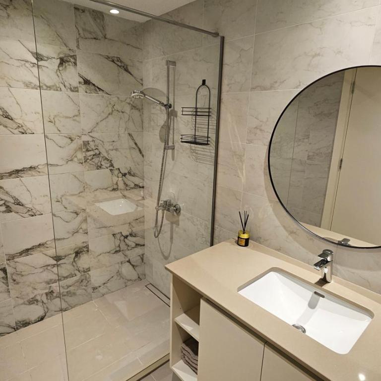 Downtown Belgrade Hostel and Apartments - Apartman sa 1 Spavaćom Sobom, Balkonom i Pogledom na Grad - 9