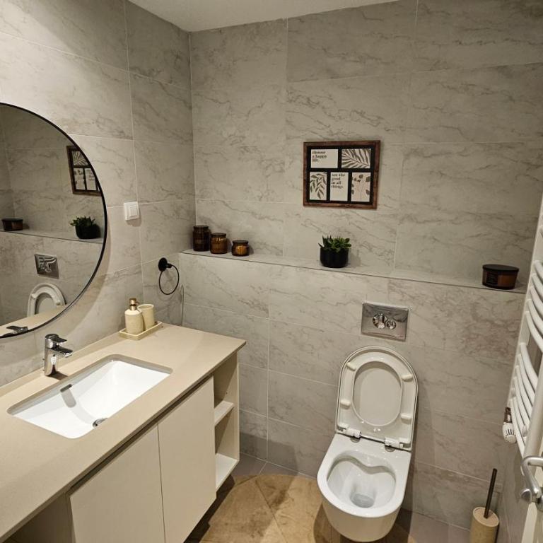 Downtown Belgrade Hostel and Apartments - Apartman sa 1 Spavaćom Sobom, Balkonom i Pogledom na Grad - 8