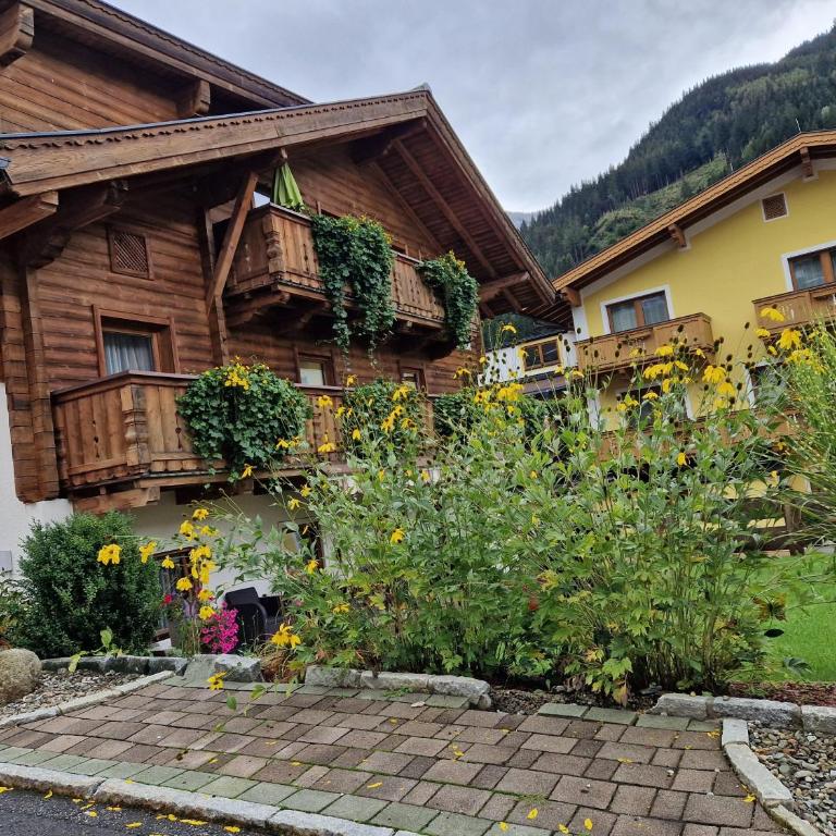 Pension Embacher GmbH & Co KG - Deluxe Doppelzimmer mit Dusche - 24