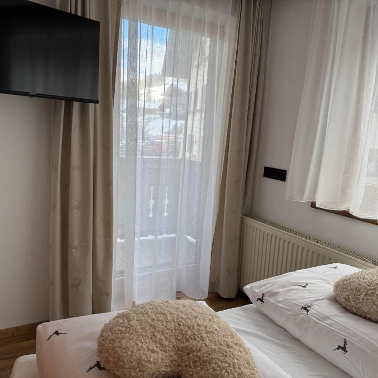Pension Embacher GmbH & Co KG - Familienzimmer mit Dusche - 17