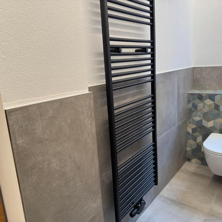 Pension Embacher GmbH & Co KG - Familienzimmer mit Dusche - 7