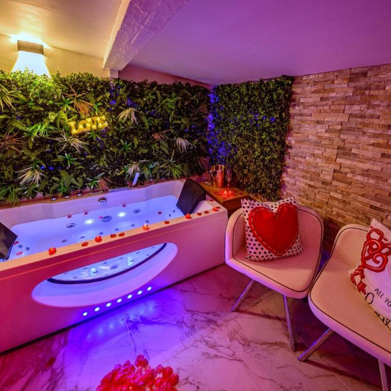 Suite romantique & Jacuzzi privatif Centre d'Arles, Climatisée - Appartement 1 Chambre - 1