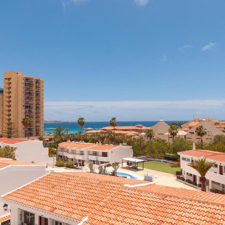 Spacious 2 bdr apartment heated pool, garage - Apartamento de 2 dormitorios con vistas al océano - 1