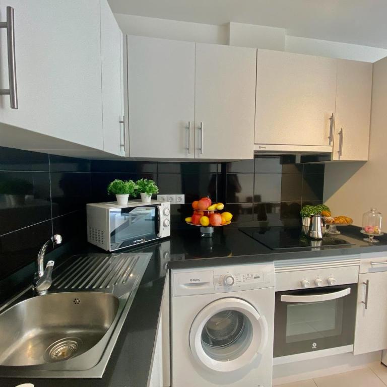 Hortensia Suites Apartments, Los Cristianos, Tenerife - Apartamento de 2 dormitorios con balcón - 37