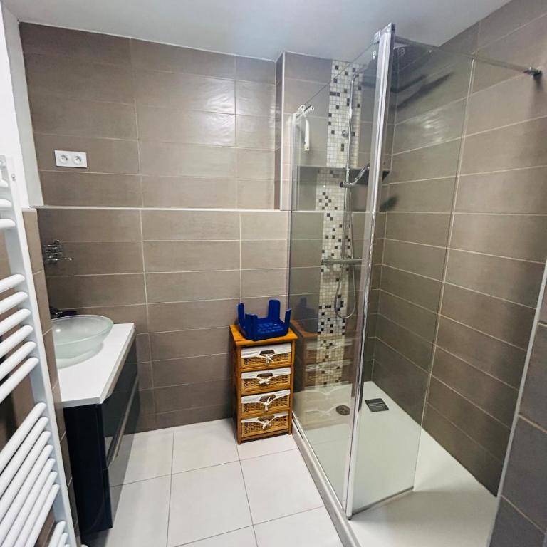 SPACIEUX T3 AVEC TERRASSE RDc CENTRE VILLE - Two-Bedroom Apartment - 7