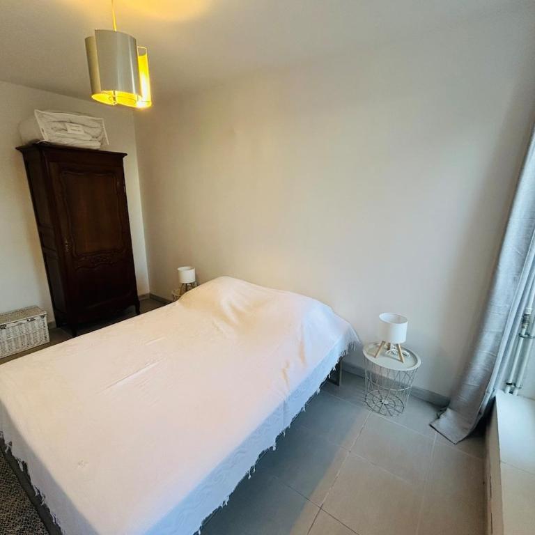 SPACIEUX T3 AVEC TERRASSE RDc CENTRE VILLE - Two-Bedroom Apartment - 9