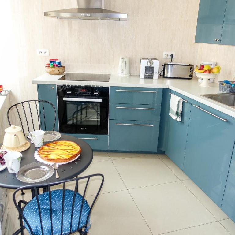 Appartement Cosy et Lumineux idéalement placé - Two-Bedroom Apartment - 6