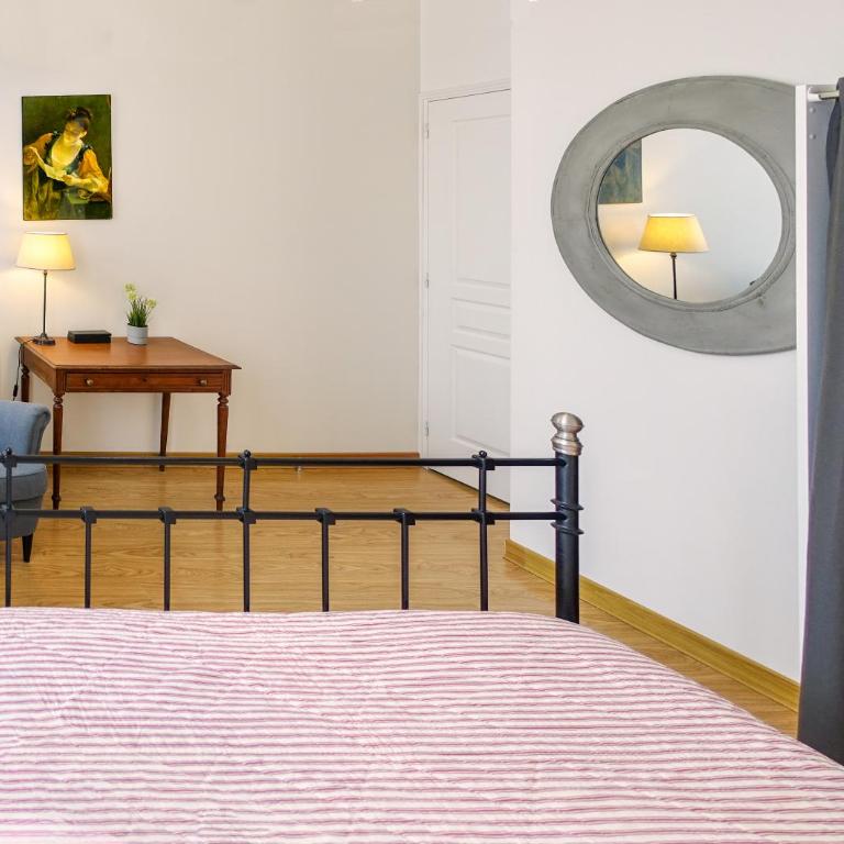 Appartement Cosy et Lumineux idéalement placé - Two-Bedroom Apartment - 48