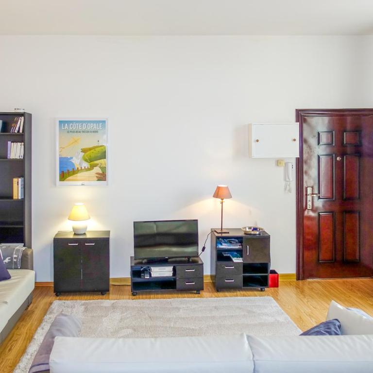 Appartement Cosy et Lumineux idéalement placé - Two-Bedroom Apartment - 7
