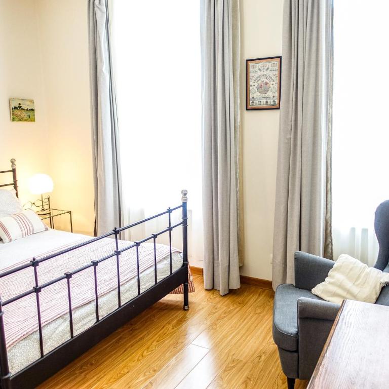 Appartement Cosy et Lumineux idéalement placé - Two-Bedroom Apartment - 47