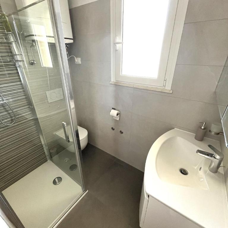 Bright flat with terrace overlooking the sea - Appartamento - 12