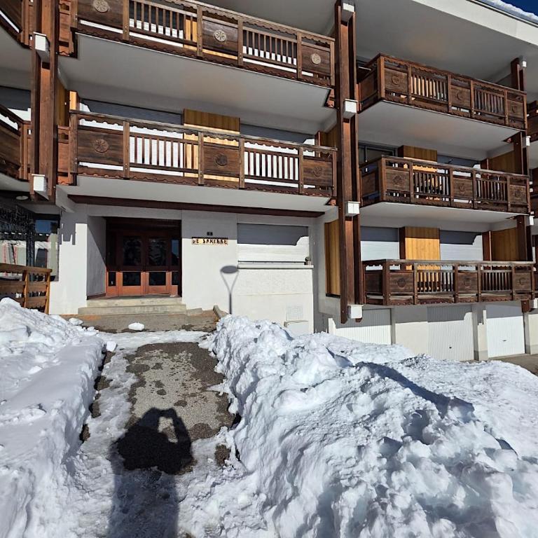 Rare - T4 rénové plein centre avec garage - Apartment mit 3 Schlafzimmern - 36