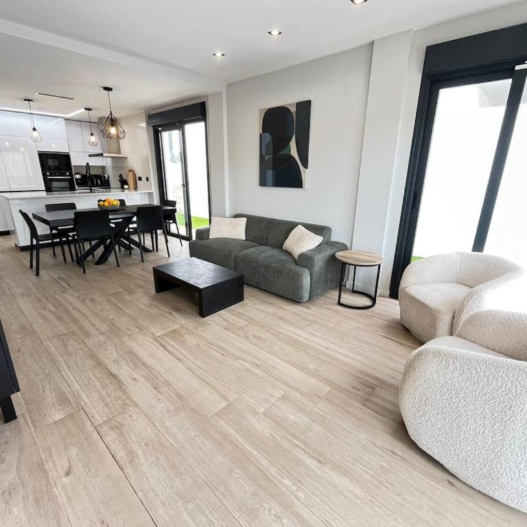 Stunning Modern Villa in Beautiful Punta Prima - Villa - 6