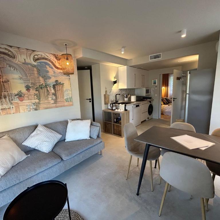 Bas de villa la sablhyeres- 300m Plage de la Capte - 2 hébergements disponibles - Maison de Vacances - 1