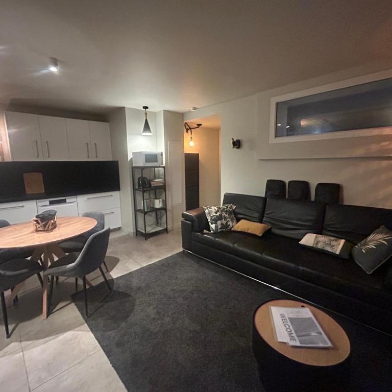 Bas de villa la sablhyeres- 300m Plage de la Capte - 2 hébergements disponibles - Maison de Vacances - 6