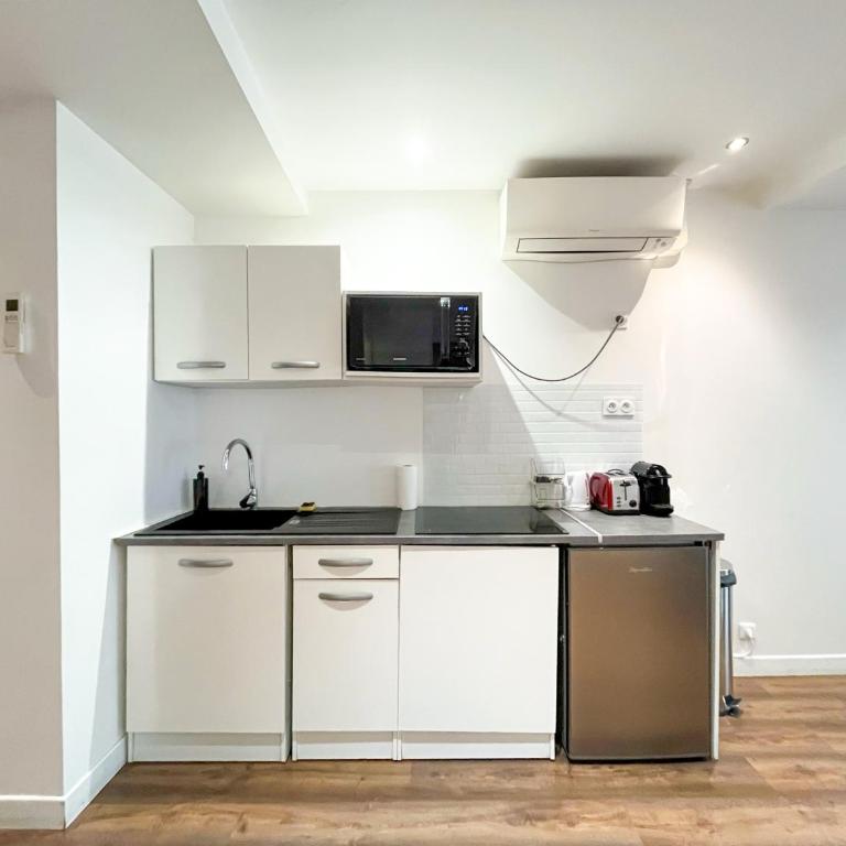 UrbanFlat 201 - Beautiful 2 Bedroom Flat in the center of Paris - Appartement - 26