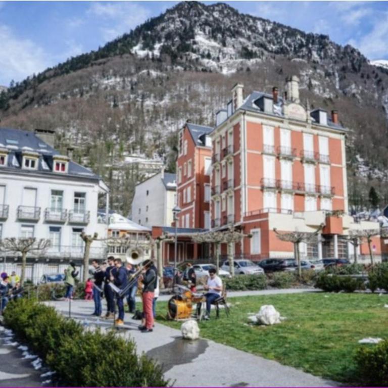 Appartement T2 central à Cauterets, 2-4 pers, skis à 600m, entièrement équipé - FR-1-401-252 - Apartment - 12