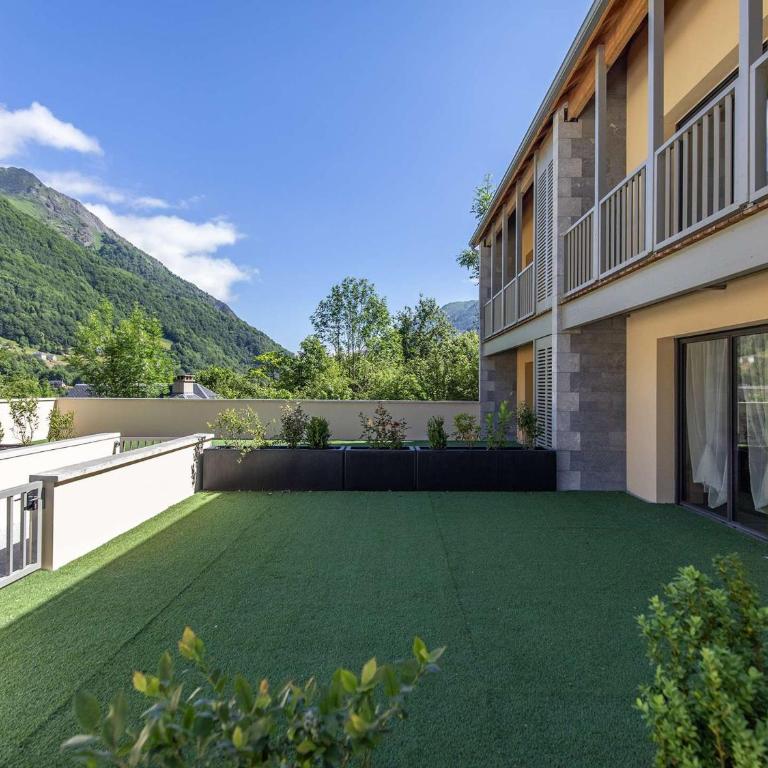 Lodge neuf avec 3 chambres, terrasse et parking, à 5 min du centre de Cauterets - FR-1-401-298 - Apartment - 21
