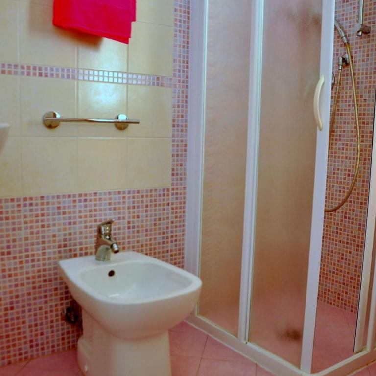 Flat in a seafront building with swimming pool - Monolocale - 8