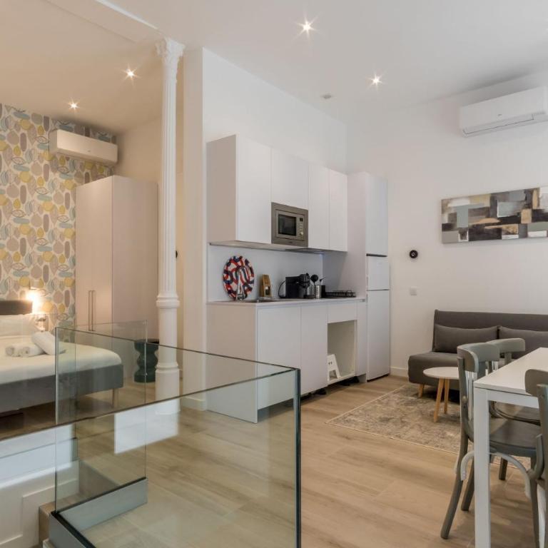 2 bedrooms 2 bathrooms- Modern and Bright- Center - Apartment - 2