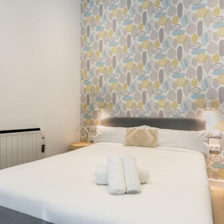 2 bedrooms 2 bathrooms- Modern and Bright- Center - Apartment - 7
