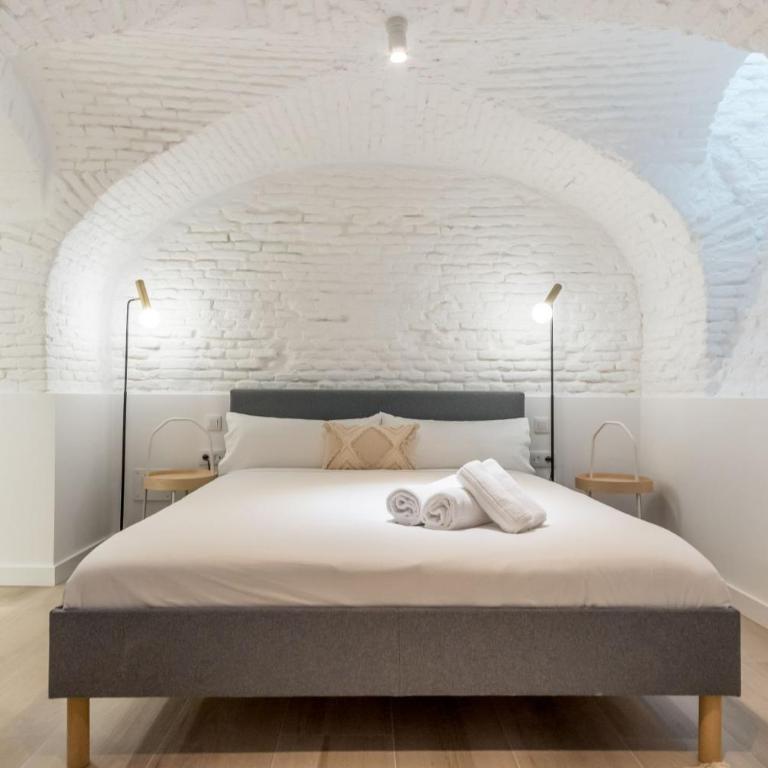 2 bedrooms 2 bathrooms- Modern and Bright- Center - Apartment - 14