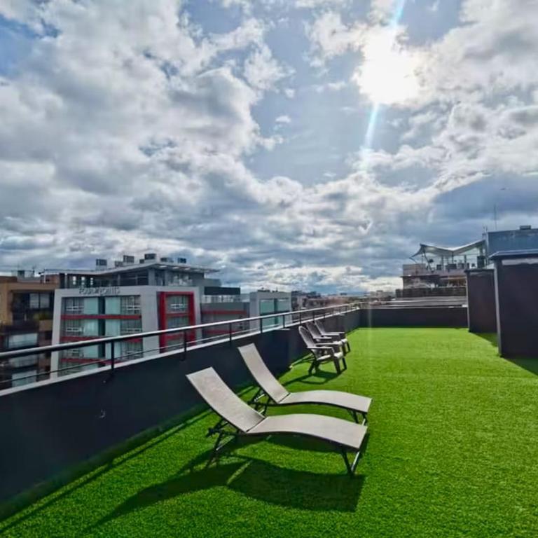 Modern studio apartment with rooftop, Chicó Norte - Apartamento de 1 dormitorio - 10