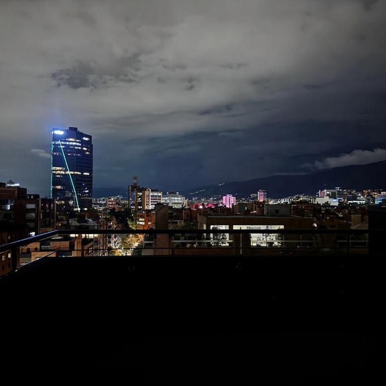 Modern studio apartment with rooftop, Chicó Norte - Apartamento de 1 dormitorio - 11