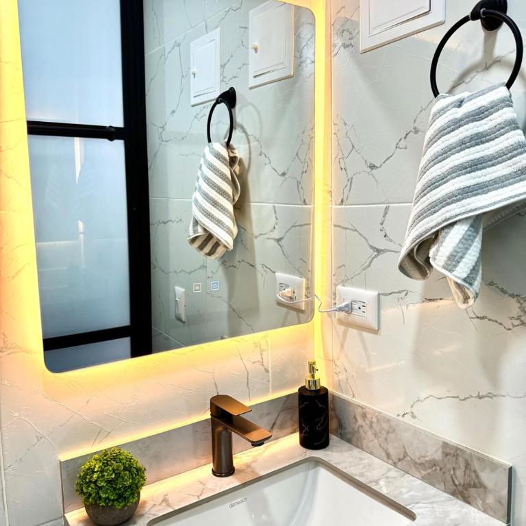 Modern studio apartment with rooftop, Chicó Norte - Apartamento de 1 dormitorio - 20