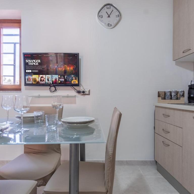 15 min to Historic Center, 5 min to Bus, Balcony - Appartamento con 2 Camere da Letto - 3