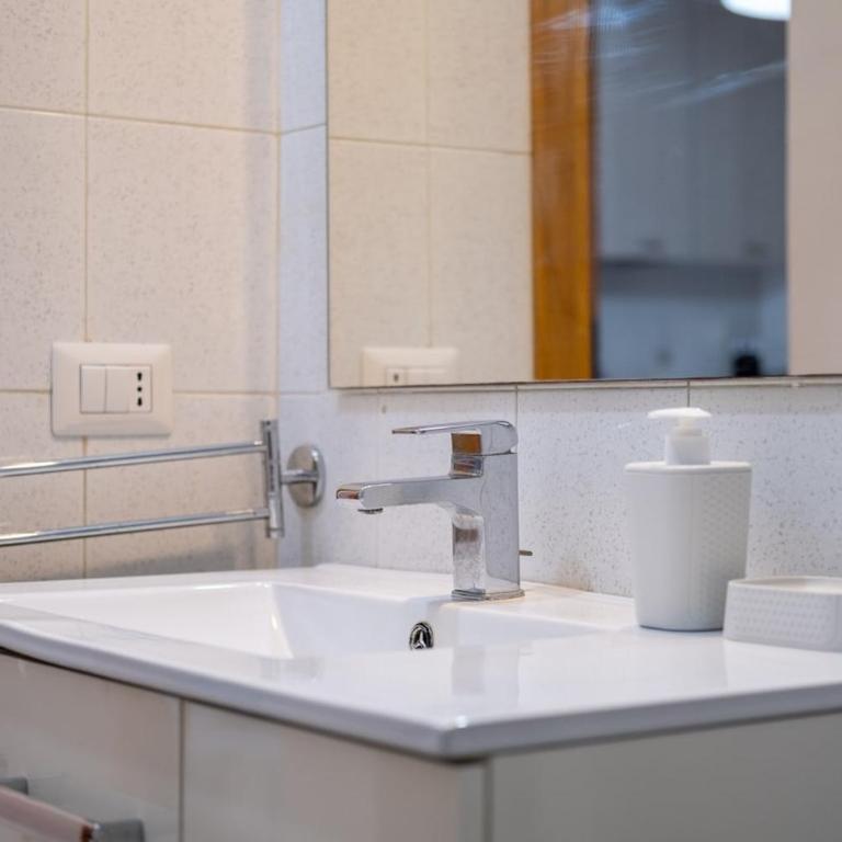15 min to Historic Center, 5 min to Bus, Balcony - Appartamento con 2 Camere da Letto - 16