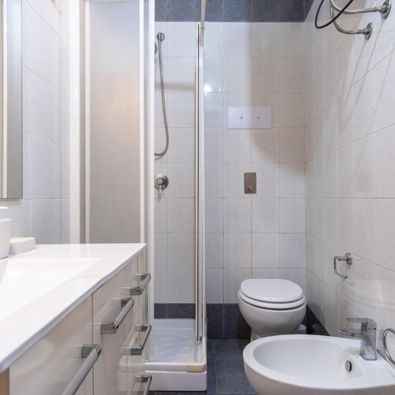 15 min to Historic Center, 5 min to Bus, Balcony - Appartamento con 2 Camere da Letto - 15