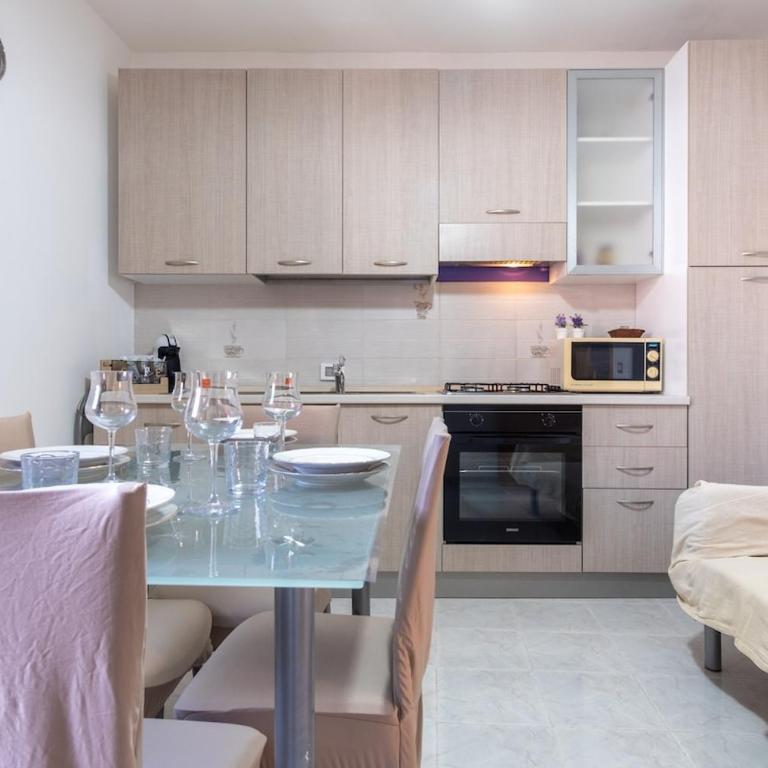 15 min to Historic Center, 5 min to Bus, Balcony - Appartamento con 2 Camere da Letto - 18
