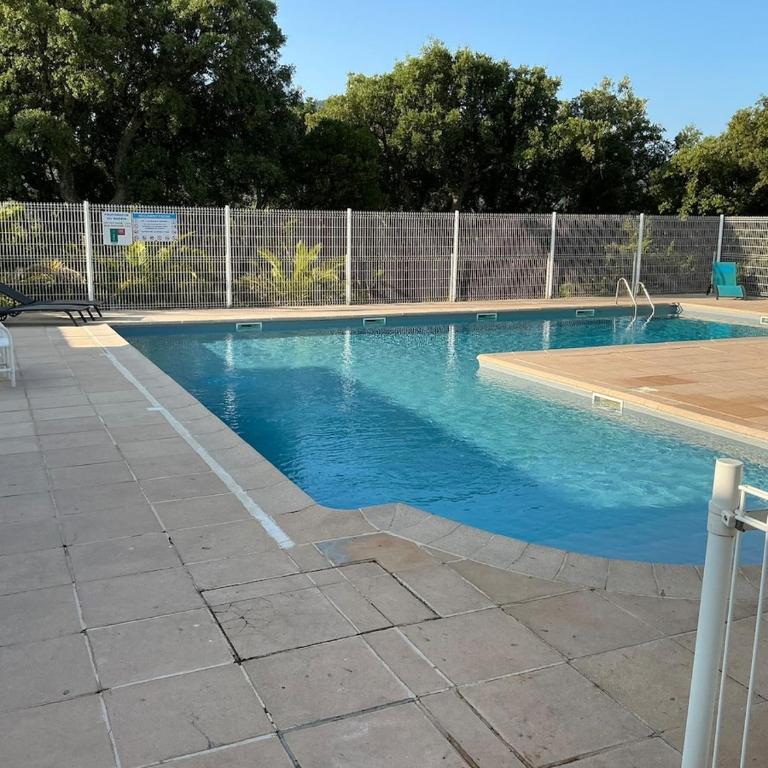 Joli cocon , terrasse, vue mer, piscine - Appartement 2 Chambres - 2