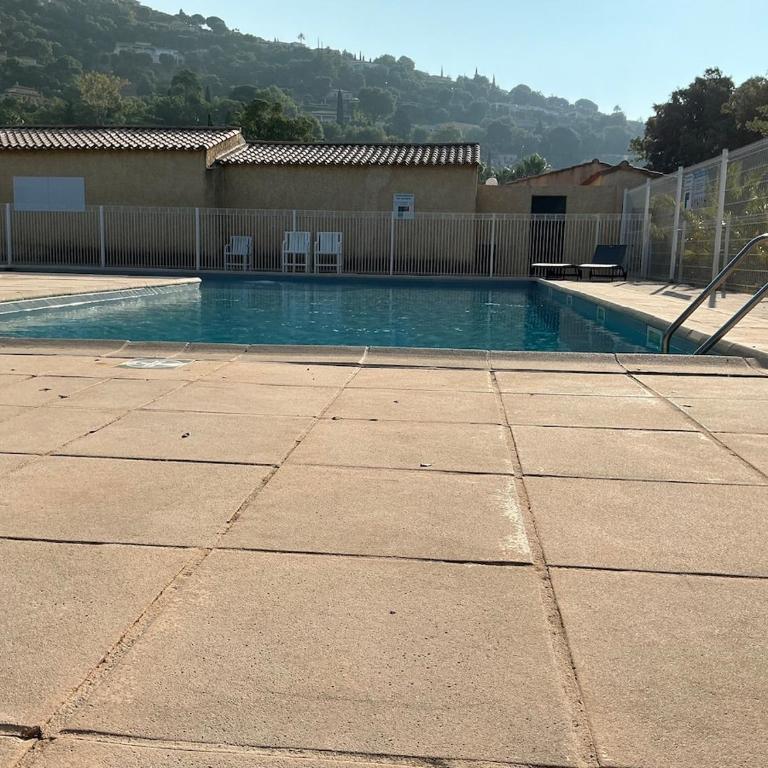 Joli cocon , terrasse, vue mer, piscine - Appartement 2 Chambres - 18