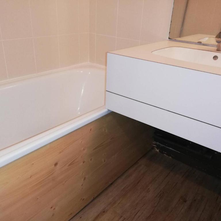 Studio divisible avec balcon plein sud, à 100m des commerces et 80m des remontées mécaniques - FR-1-356-344 - Estudio - 7
