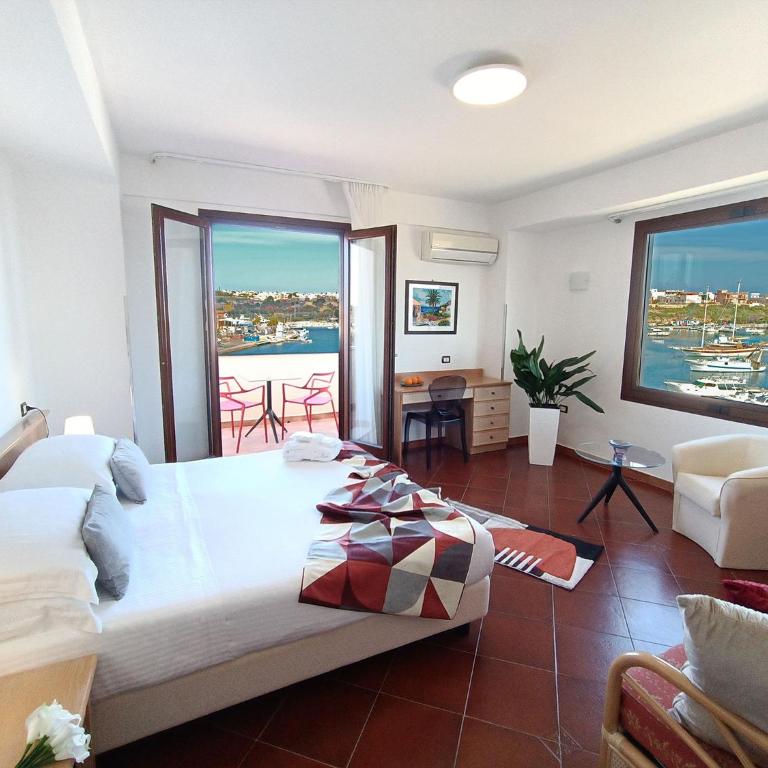Best Western Hotel Martello - Junior Queen Suite with Sofa Bed and Terrace - Sea View/Non-Smoking - 1