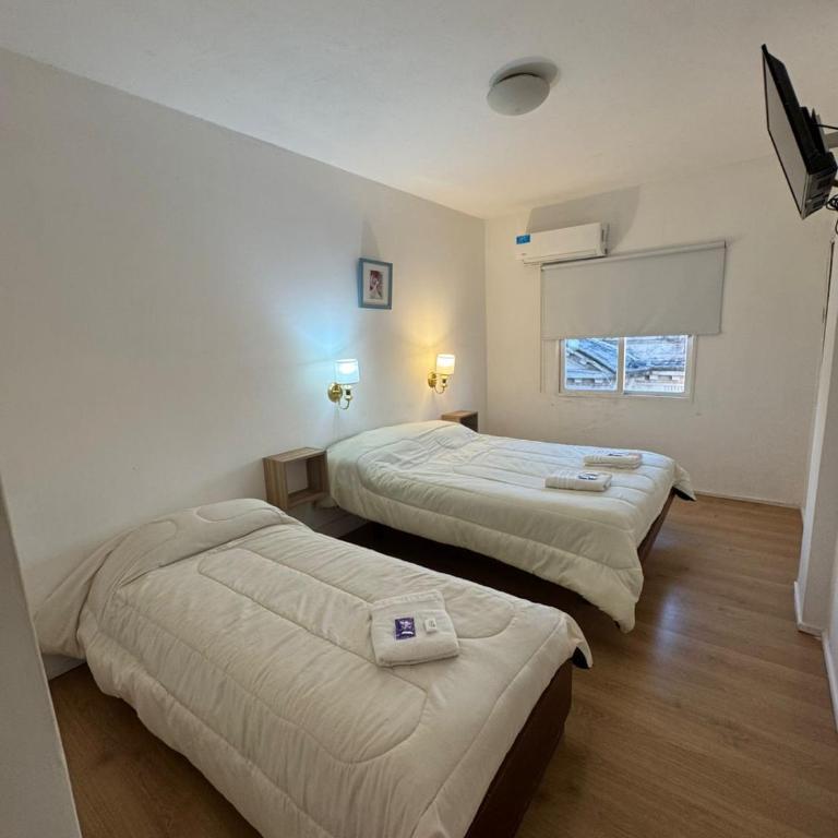 Hotel Plaza - Habitación Doble con baño privado - 2 camas - 1