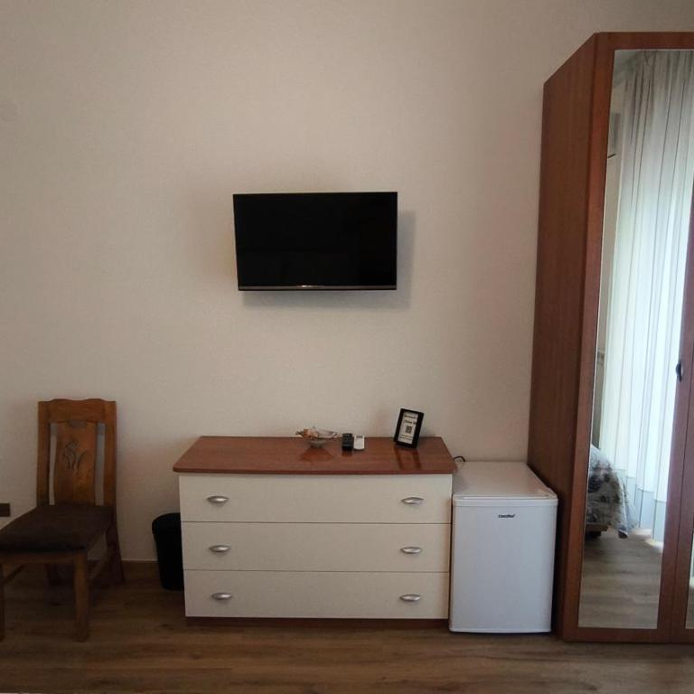 Civico 38 - Camera Familiare con Bagno Privato - 13