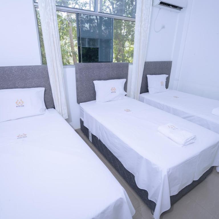 Hotel Real Park - Triple Room - 16