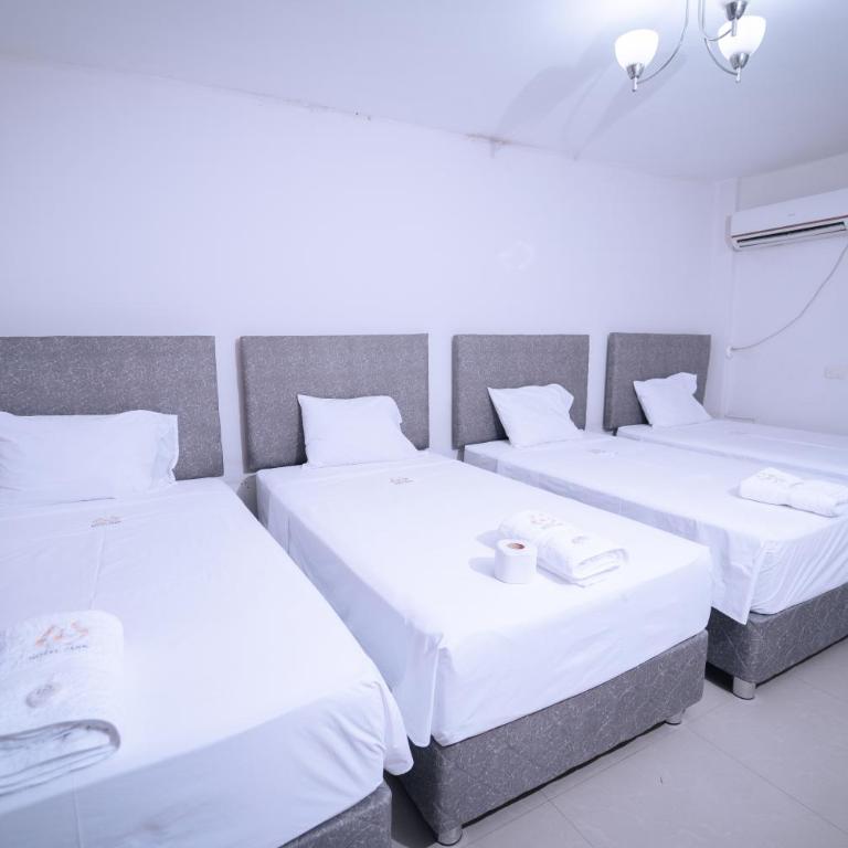 Hotel Real Park - Quadruple Room - 14