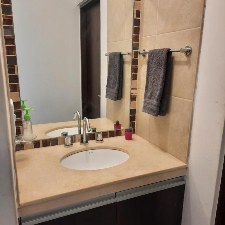 Moderno y funcional Dpto cerca del casco histórico de Salta - Two-Bedroom Apartment - 11