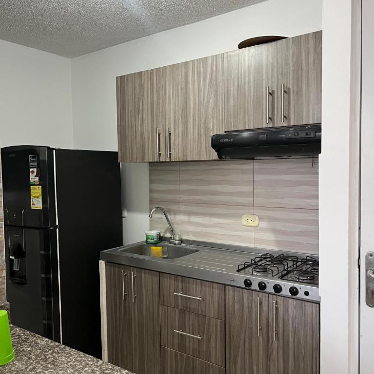 Apartamento amoblado en parque heredia - Three-Bedroom Apartment - 3