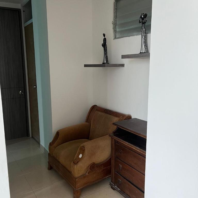 Apartamento amoblado en parque heredia - Three-Bedroom Apartment - 9