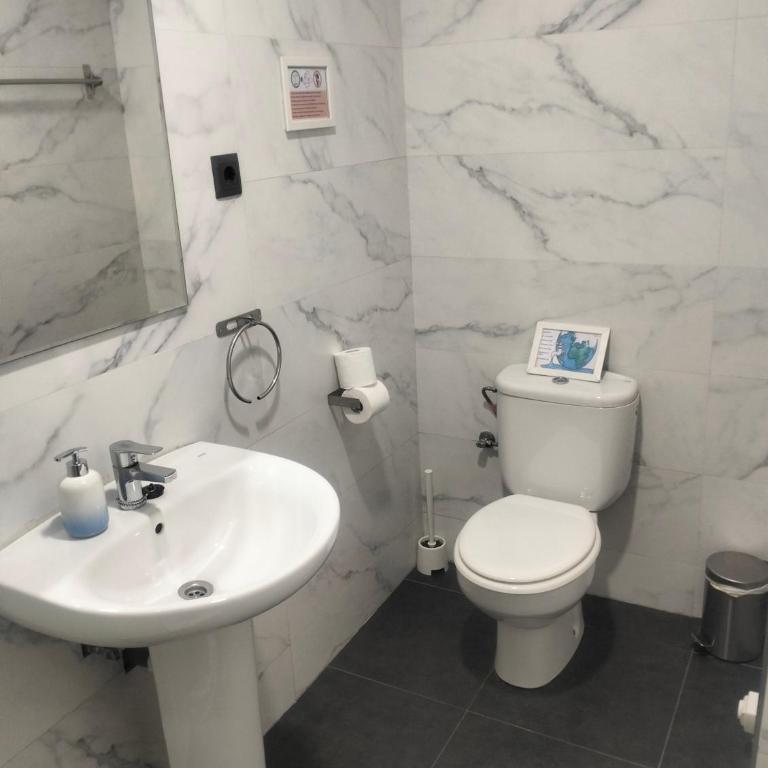 Pensión Guggenheim Riverview HBI01297 - Double Room with Private Bathroom - 11