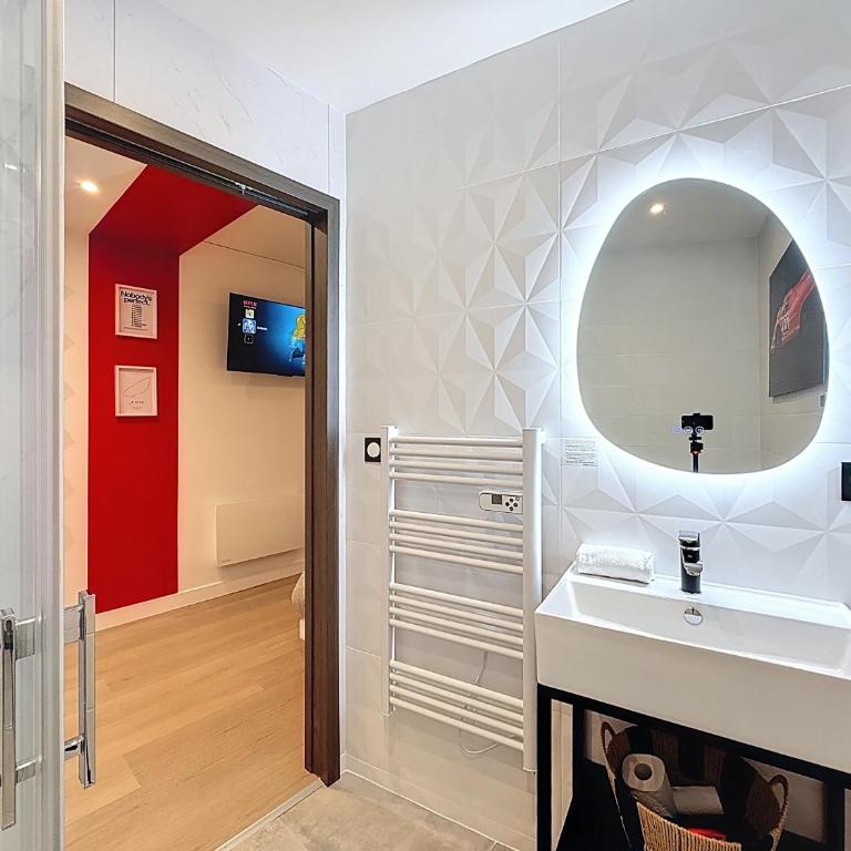 Le 917 - Studio - Netflix - One-Bedroom Apartment - 8