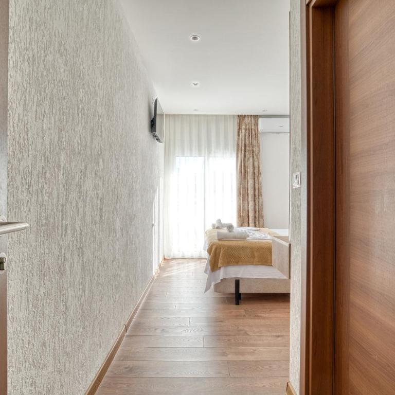 Aqua Lounge Aparthotel Ulcinj - Deluxe Double Room - 12