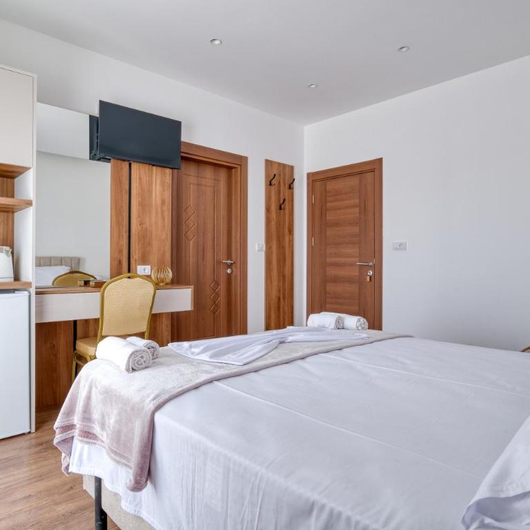 Aqua Lounge Aparthotel Ulcinj - Deluxe Triple Room - 20