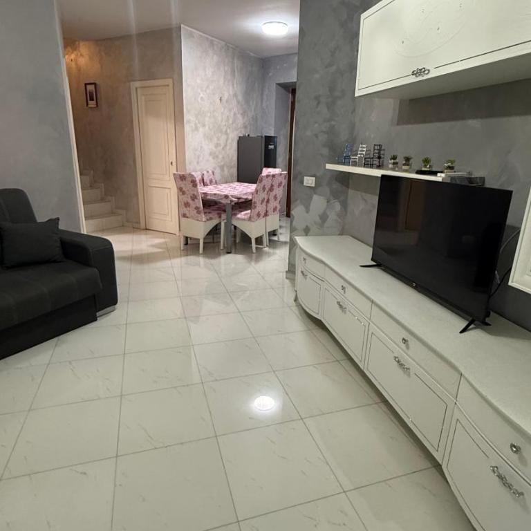 Ilary house - Appartamento con 2 Camere da Letto, Balcone e Terrazza - 5